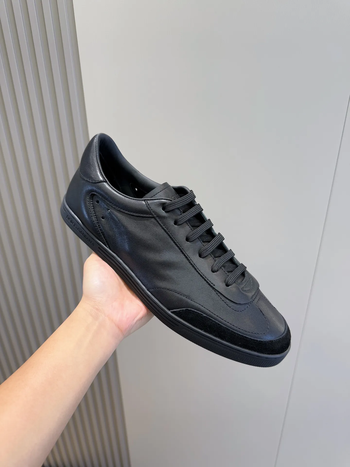 Men's Men's Shoes💰400 [New Style]🐏🐏DG men's calfskin sneakers Portofino Yacht shoes, simple and versatile design, unique saddle leather soles. The Dolce &G logo rear wing is the icing on the cake. Imported cowhide + rubber outsole Size: 39-44 (customized at 38.45)